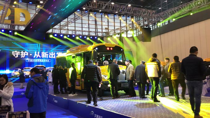 再樹校車安全智能新標(biāo)桿 宇通第三代校車重磅發(fā)布