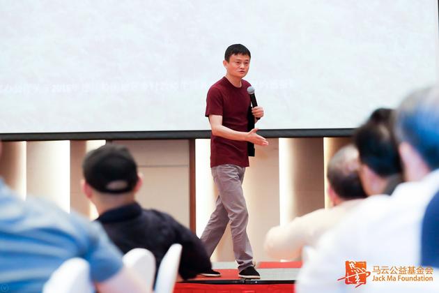 馬云談鄉(xiāng)村教育:推動寄宿制 邀企業(yè)家做校舍校車計劃