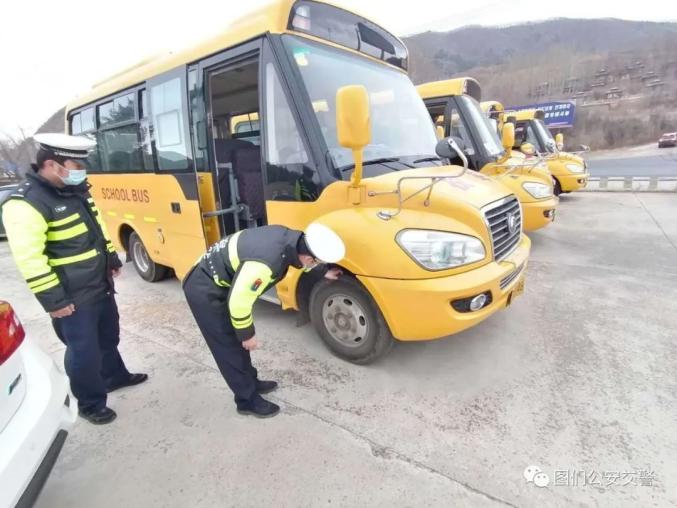 圖們公安交警大隊開展復(fù)學(xué)復(fù)課校車安全大檢查