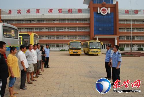 開展校車安全大檢查，保障學(xué)生上下學(xué)安全